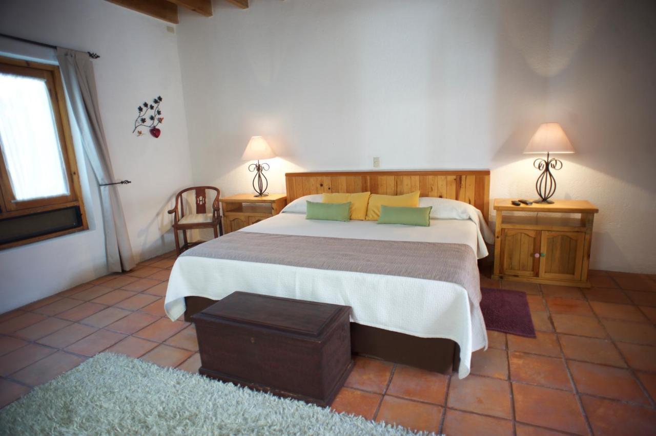 La Casona De Los Colibries El Pueblito  Rom bilde