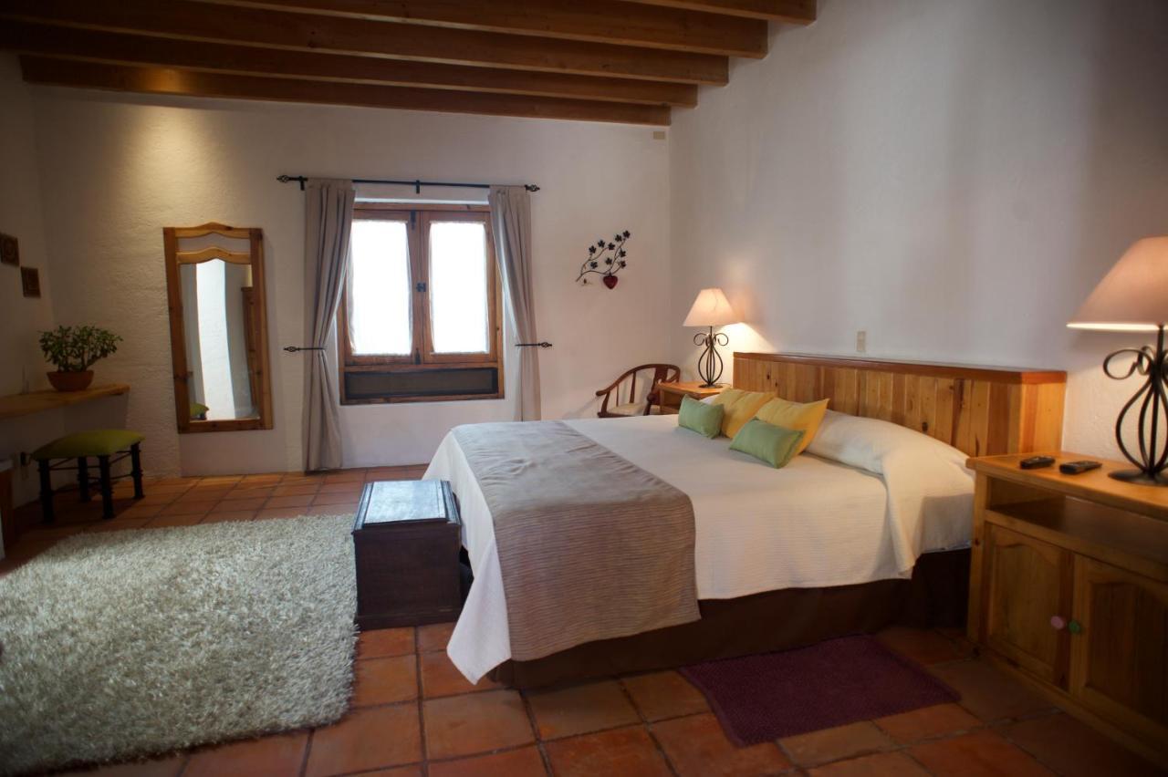 La Casona De Los Colibries El Pueblito  Rom bilde