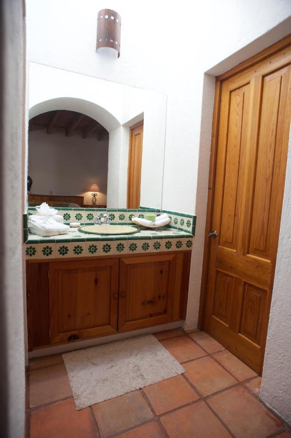 La Casona De Los Colibries El Pueblito  Rom bilde